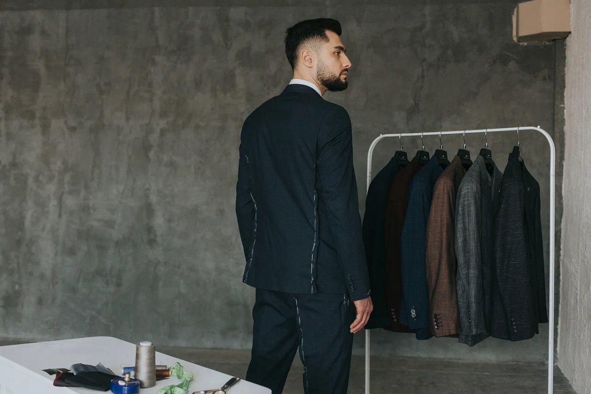 Как правильно подшить мужские брюки: пошаговая инструкция